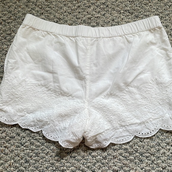 Vineyard Vines white embroidered shorts - Picture 4 of 4